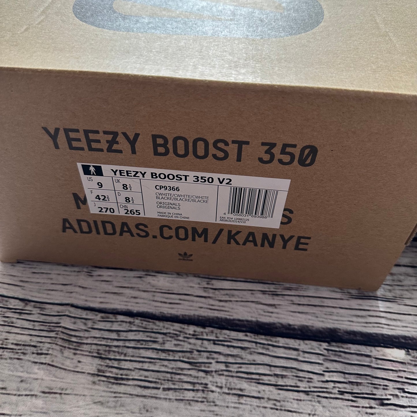 Yeezy 350 Triple white UK8.5